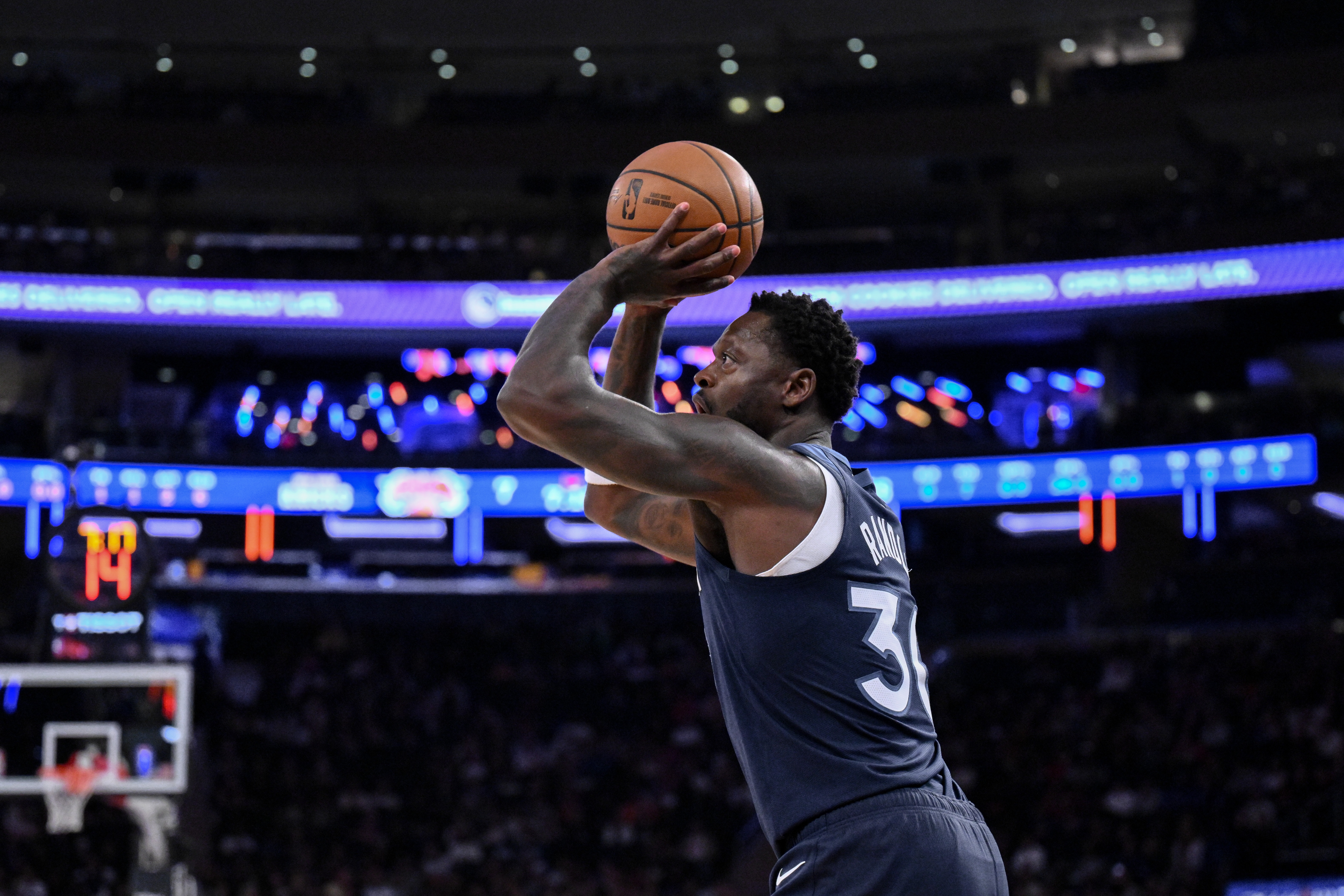 打出大当家表现！兰德尔18中12砍全场最高29分 第二节独得16分